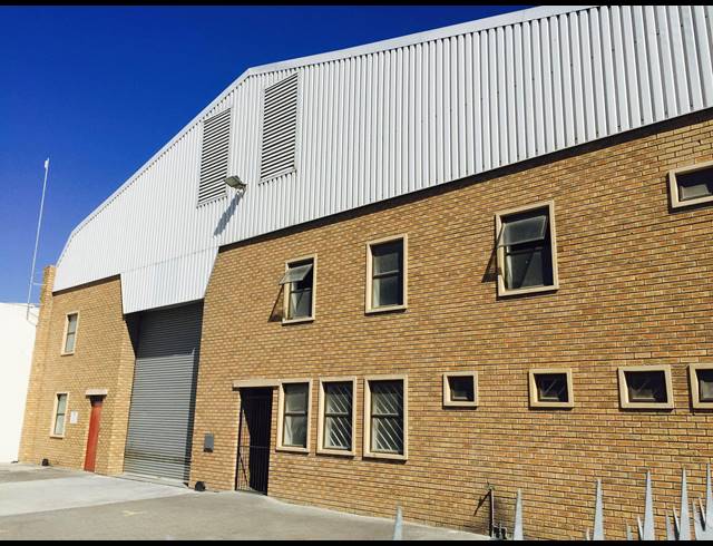 1,650M² FACTORY TO LET IN RACING PARK
